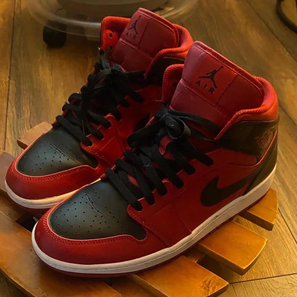 Jordan 1 Men's "Reverse Bred" - Picture 4 of 8